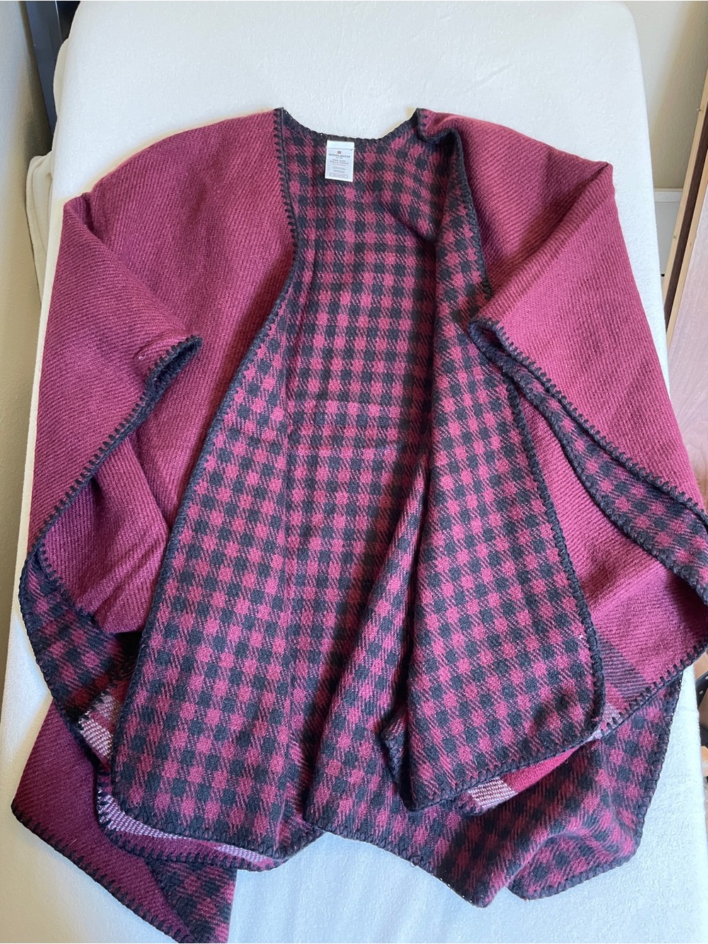 Woolrich Reversible Black and Red Houndstooth Knit Wrap